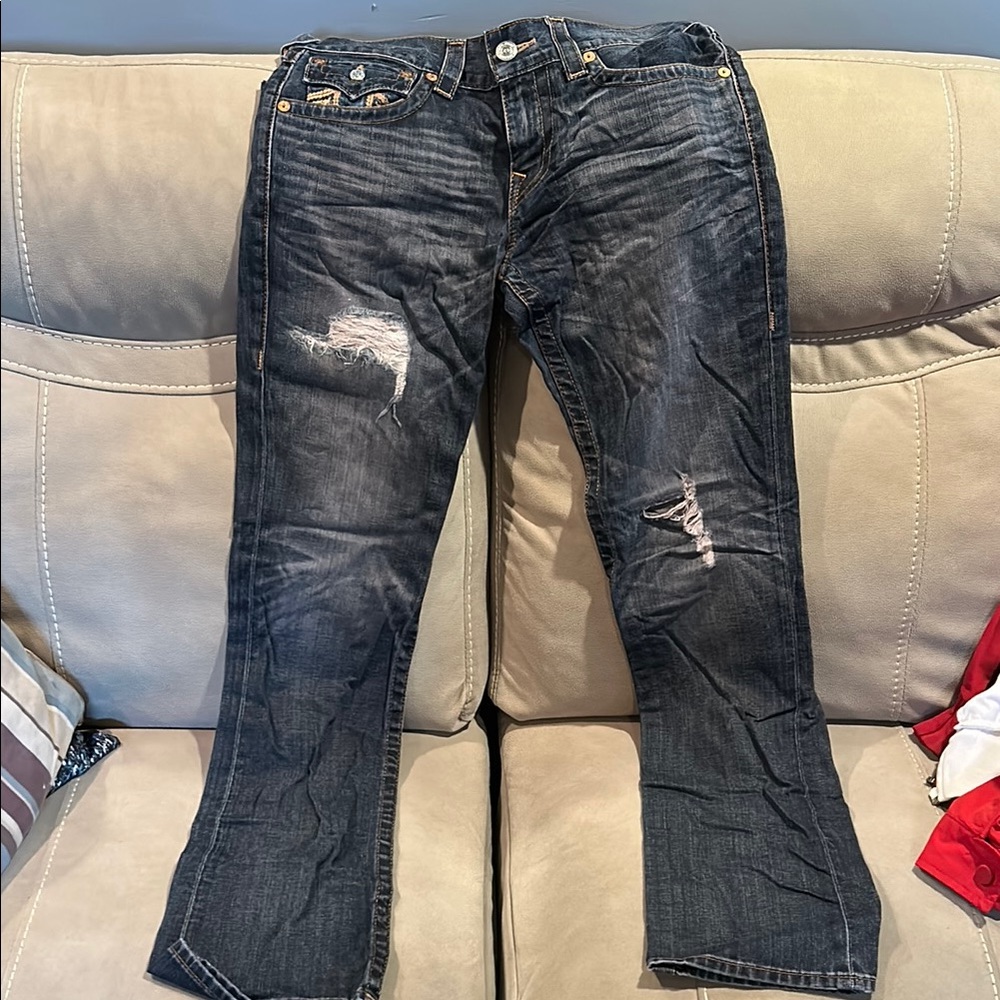 True Religion Jeans. 30 waist and 30-32 length. Doesn’t say the length.